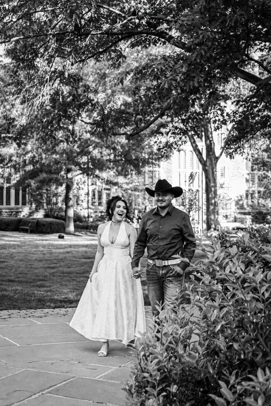 Pareja celebrando su boda
